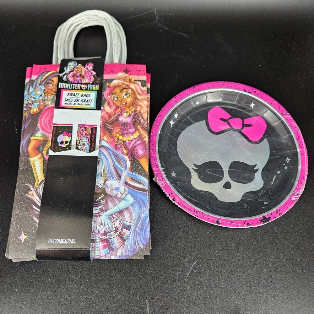 Monster High Party Supplies Set 8 Gift Kraft Bags Plates 7-Inch Cake Snack NEW